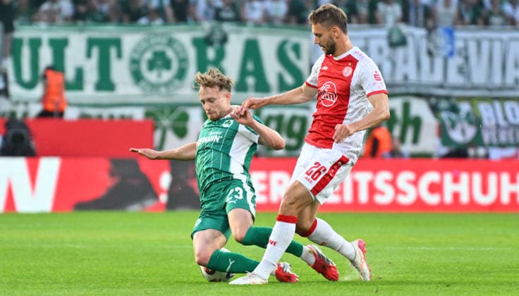 22.05.2026 - Fussball - Saison 2025 2026 - Relegation 2. Fussball Bundesliga - Hinspiel: Rot Weiss Essen RWE - SpVgg Greuther Fürth ( Kleeblatt ) - Sportfoto Zink - xwoxzix - DFL regulations prohibit any use of photographs as image sequences and or quasi-video - only for editorial use - Jannik Dehm ( 23, SpVgg Greuther Fürth ) Torben Müsel (26, Rot-Weiss Essen )