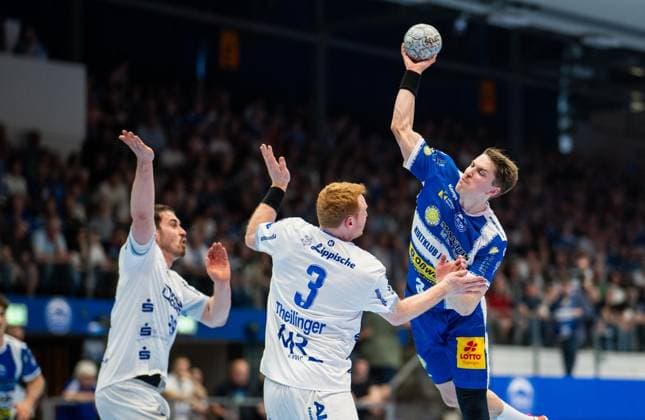 DAIKIN HBL HANDBALL HERREN 1. BL 32. SPIELTAG THSV EISENACH - TBV LEMGO LIPPE ** NUR FÜR REDAKTIONELLE ZWECKE ** EDITORIAL USE ONLY **<p>22 05 2026-Eisenach: DAIKIN HBL Handball 1. Bundesliga Herren Saison 2025 - 2026 32. Spieltag Werner Assmann Halle ThSV Eisenach - TBV Lemgo Lippe im Foto: Oskar Joelsson 3 (ThSV Eisenach) im Zweikampf mit Nicolai Theilinger 3 (TBV Lemgo Lippe) ( Deutschland Thüringen Eisenach Copyright: SaschaxFromm