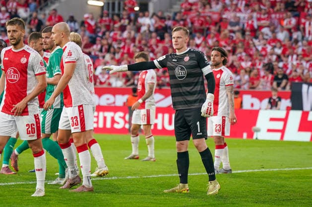 Deutschland: Fussball 2. Bundesliga Relegation 2025 - 2026 - Rot Weiss Essen vs SpVgg Greuther-Fürth - Stadion an der Hafenstraße (Essen): Jakob Golz (Rot-Weiss Essen, 1) Copyright: xJOERANxSTEINSIEKx