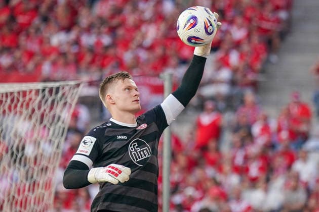 Deutschland: Fussball 2. Bundesliga Relegation 2025 - 2026 - Rot Weiss Essen vs SpVgg Greuther-Fürth - Stadion an der Hafenstraße (Essen): Jakob Golz (Rot-Weiss Essen, 1) Copyright: xJOERANxSTEINSIEKx