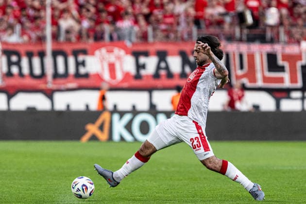 2.Bundesliga, Relegation: Rot-Weiss Essen - SpVgg Greuther Fürth; 22.05.2026 Jose Enrique Rios Alonso (Rot-Weiss Essen, 23) 2.Bundesliga, Relegation: Rot-Weiss Essen - SpVgg Greuther Fürth; Stadion an der Hafenstraße, Essen; 22.05.2026 DFL DFB regulations prohibit any use of photographs as image sequences and or quasi video. Copyright: xBEAUTIFULxSPORTS Buriakovx