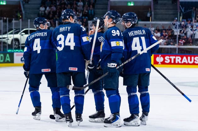 ZURICH, SWITZERLAND - MAY 22: Finland during their celebration of their 3:1 goal during the Preliminary Round - Group A Match 35 between Finland and Great Britain at the IIHF Ice hockey, Eishockey World Championship, WM, Weltmeisterschaft 2026, Swiss Life Arena on May 22, 2026 in Zurich, Switzerland. Zurich Switzerland Copyright: xTimoxSteinx