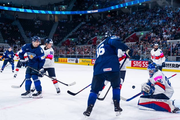 ZURICH, SWITZERLAND - MAY 22: Mat Robson (Great Britain, 20) catching the puck during the Preliminary Round - Group A Match 35 between Finland and Great Britain at the IIHF Ice hockey, Eishockey World Championship, WM, Weltmeisterschaft 2026, Swiss Life Arena on May 22, 2026 in Zurich, Switzerland. Zurich Switzerland Copyright: xTimoxSteinx