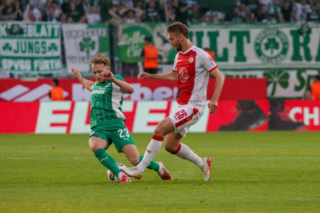 22.05.2026, xgrfx, Fussball 2.Bundesliga Relegation, Rot-Weiss Essen - SpVgg Greuther Fürth v.l. Jannik Dehm (Greuther Fürth), Torben Müsel (Rot Weiß Essen) (DFL DFB REGULATIONS PROHIBIT ANY USE OF PHOTOGRAPHS as IMAGE SEQUENCES and or QUASI-VIDEO) Essen