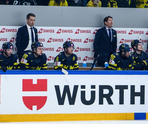 260522 Head coach Sam Hallam of Sweden during the 2026 IIHF Ice hockey, Eishockey World Championship, WM, Weltmeisterschaft match between Sweden and Italy on May 22, 2026 in Fribourg. Photo: Jesper Zerman BILDBYRAN kod JZ JZ0726 ishockey ice hockey ishockey-vm 2026 vm 2026 iihf world championship sverige sweden italien italy bbeng Copyright: JESPERxZERMAN BB260522JZ121