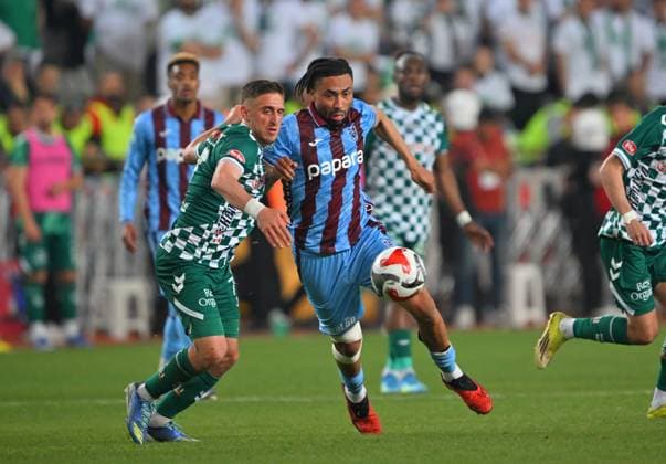 Trabzonspor v TUMOSAN Konyaspor - Turkish Cup Final ANTALYA, TURKIYE - MAY 22: Tim Jabol-Folcarelli (R) of Trabzonspor in action during Turkish Cup final between Trabzonspor and TUMOSAN Konyaspor at Corendon Airlines Park Antalya Stadium in Antalya, Turkiye on May 22, 2026. Hakan Nural Anadolu Antalya Turkey. Editorial use only. Please get in touch for any other usage.  Copyright: x2026xAnadoluxHakanxNuralx
