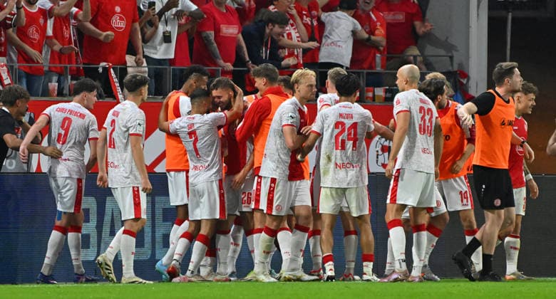 22.05.2026 - Fussball - Saison 2025 2026 - Relegation 2. Fussball Bundesliga - Hinspiel: Rot Weiss Essen RWE - SpVgg Greuther Fürth ( Kleeblatt ) - Sportfoto Zink MeZi - xmexzix - DFL regulations prohibit any use of photographs as image sequences and or quasi-video - only for editorial use - Torjubel Jubel Freude nach Treffer Tor Torschuß zum 1:0 durch Torben Müsel (26, Rot-Weiss Essen )