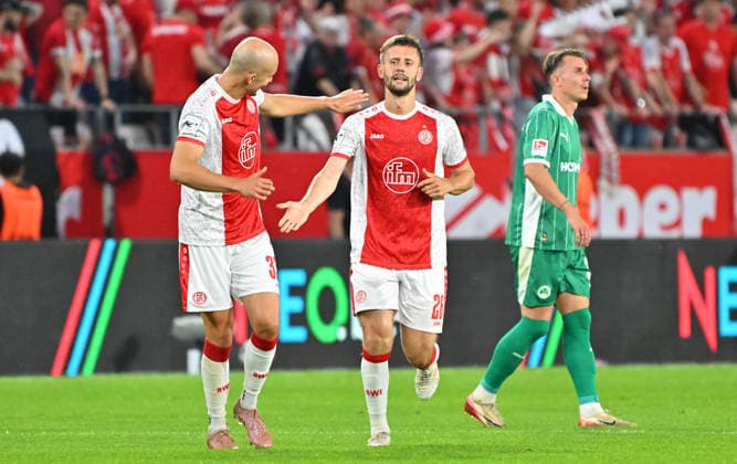 22.05.2026 - Fussball - Saison 2025 2026 - Relegation 2. Fussball Bundesliga - Hinspiel: Rot Weiss Essen RWE - SpVgg Greuther Fürth ( Kleeblatt ) - Sportfoto Zink MeZi - xmexzix - DFL regulations prohibit any use of photographs as image sequences and or quasi-video - only for editorial use - Torjubel Jubel Freude nach Treffer Tor Torschuß zum 1:0 durch Torben Müsel (26, Rot-Weiss Essen )