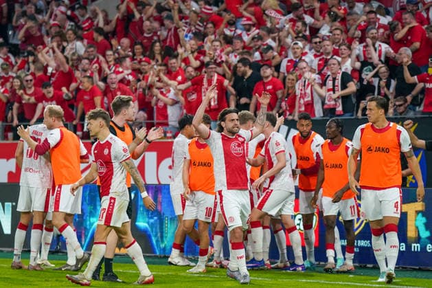 Deutschland: Fussball 2. Bundesliga Relegation 2025 - 2026 - Rot Weiss Essen vs SpVgg Greuther-Fürth - Stadion an der Hafenstraße (Essen): Tor und Torjubel zum 1:0 durch Torben Müsel Torben Muesel (Rot-Weiss Essen, 26) Freude, Emotionen, Jubel Copyright: xJOERANxSTEINSIEKx