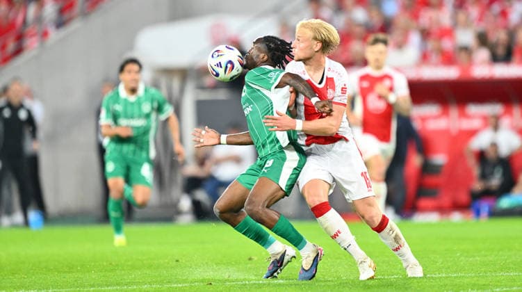 22.05.2026 - Fussball - Saison 2025 2026 - Relegation 2. Fussball Bundesliga - Hinspiel: Rot Weiss Essen RWE - SpVgg Greuther Fürth ( Kleeblatt ) - Sportfoto Zink - xwoxzix - DFL regulations prohibit any use of photographs as image sequences and or quasi-video - only for editorial use - Noel Futkeu (9, SpVgg Greuther Fürth ) Ben Vincent Hüning (15, Rot-Weiss Essen )