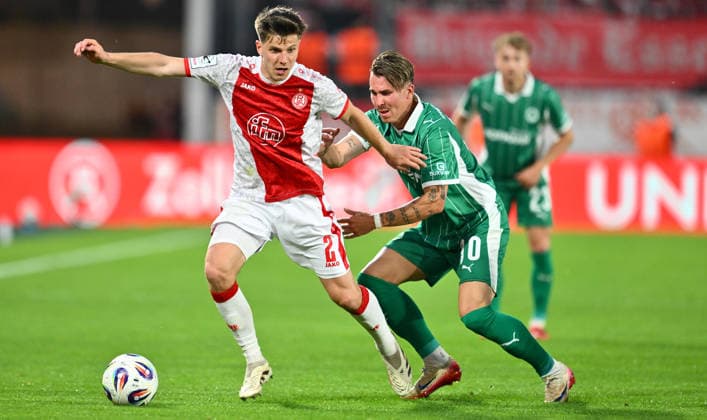 22.05.2026 - Fussball - Saison 2025 2026 - Relegation 2. Fussball Bundesliga - Hinspiel: Rot Weiss Essen RWE - SpVgg Greuther Fürth ( Kleeblatt ) - Sportfoto Zink - xwoxzix - DFL regulations prohibit any use of photographs as image sequences and or quasi-video - only for editorial use - Michael Kostka (2, Rot-Weiss Essen ) Felix Klaus (30, SpVgg Greuther Fürth )