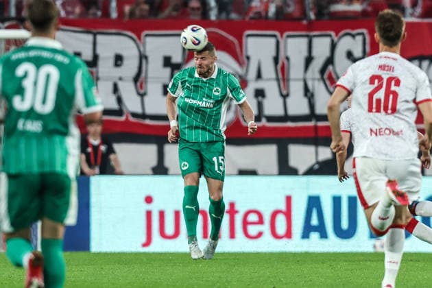 Fussball, Relegation 2026 Saison 2025 2026 Hinspiel Rot Weiss Essen - SpVgg Greuther Fürth 22.05.2026, Stadion an der Hafenstraße Jan Elvedi (Greuther Fürth, 15) Essen Stadion an der Hafenstraße Nordrhein-Westfalen Deutschland