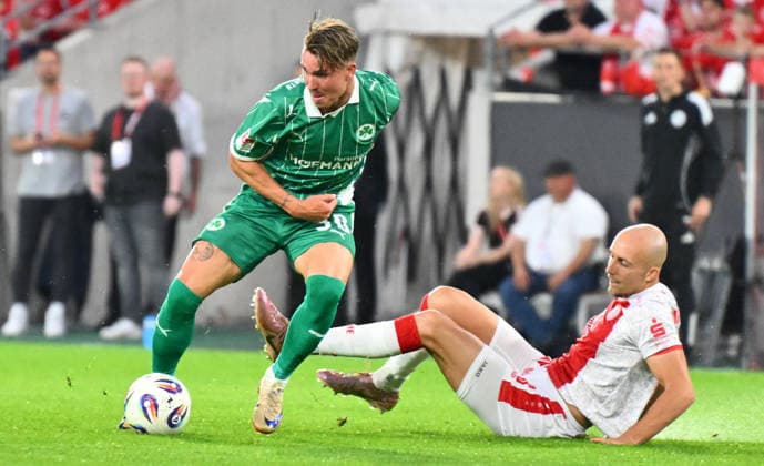 22.05.2026 - Fussball - Saison 2025 2026 - Relegation 2. Fussball Bundesliga - Hinspiel: Rot Weiss Essen RWE - SpVgg Greuther Fürth ( Kleeblatt ) - Sportfoto Zink - xwoxzix - DFL regulations prohibit any use of photographs as image sequences and or quasi-video - only for editorial use - Felix Klaus (30, SpVgg Greuther Fürth ) Tobias Kraulich (33, Rot-Weiss Essen )
