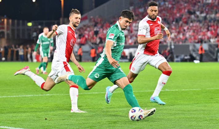 22.05.2026 - Fussball - Saison 2025 2026 - Relegation 2. Fussball Bundesliga - Hinspiel: Rot Weiss Essen RWE - SpVgg Greuther Fürth ( Kleeblatt ) - Sportfoto Zink - xwoxzix - DFL regulations prohibit any use of photographs as image sequences and or quasi-video - only for editorial use - Aaron Keller (16, SpVgg Greuther Fürth )
