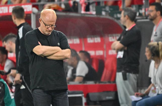 22.05.2026 - Fussball - Saison 2025 2026 - Relegation 2. Fussball Bundesliga - Hinspiel: Rot Weiss Essen RWE - SpVgg Greuther Fürth ( Kleeblatt ) - Sportfoto Zink MeZi - xmexzix - DFL regulations prohibit any use of photographs as image sequences and or quasi-video - only for editorial use - Heiko Vogel ( Trainer SpVgg Greuther Fürth ) enttäuscht Enttäuschung