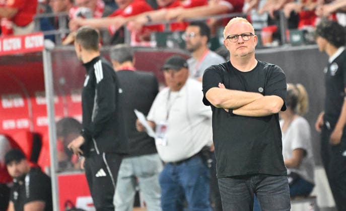 22.05.2026 - Fussball - Saison 2025 2026 - Relegation 2. Fussball Bundesliga - Hinspiel: Rot Weiss Essen RWE - SpVgg Greuther Fürth ( Kleeblatt ) - Sportfoto Zink MeZi - xmexzix - DFL regulations prohibit any use of photographs as image sequences and or quasi-video - only for editorial use - Heiko Vogel ( Trainer SpVgg Greuther Fürth ) enttäuscht Enttäuschung