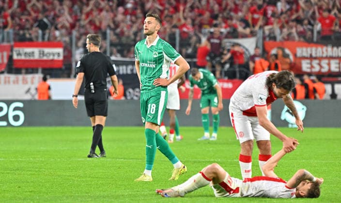 22.05.2026 - Fussball - Saison 2025 2026 - Relegation 2. Fussball Bundesliga - Hinspiel: Rot Weiss Essen RWE - SpVgg Greuther Fürth ( Kleeblatt ) - Sportfoto Zink MeZi - xmexzix - DFL regulations prohibit any use of photographs as image sequences and or quasi-video - only for editorial use - Felix Higl (18, SpVgg Greuther Fürth ) enttäuscht Enttäuschung
