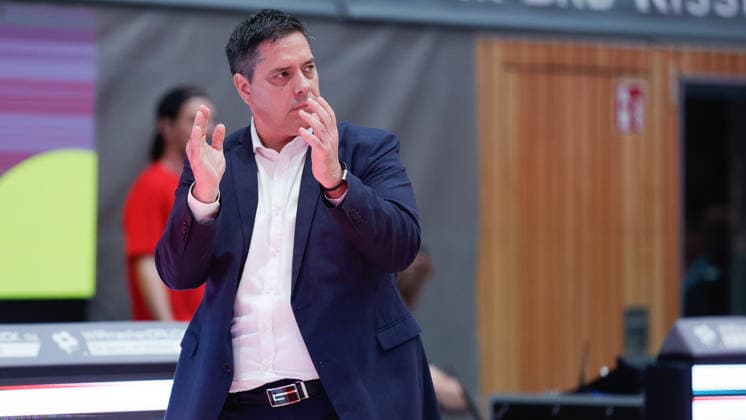 Im Bild: Head-Coach Sasa Filipovski (Wuerzburg Baskets) feuert seine Spieler an 22.05.2026, Basketball, Fitness First Wuerzburg Baskets vs. Telekom Baskets Bonn, easyCredit BBL Playoffs, 3. Viertelfinale, Deutschland, 97072, tectake-Arena Wuerzburg, Copyright: HMBxMedia xJulienxBecker