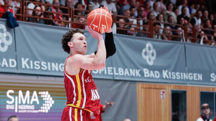 Im Bild: Brae Ivey (Wuerzburg Baskets, 11) mit dem Dreier 22.05.2026, Basketball, Fitness First Wuerzburg Baskets vs. Telekom Baskets Bonn, easyCredit BBL Playoffs, 3. Viertelfinale, Deutschland, 97072, tectake-Arena Wuerzburg, Copyright: HMBxMedia xJulienxBecker