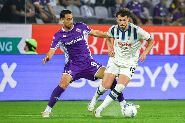 Fußball, Italien, AC Florenz - Atalanta Bergamo FOOTBALL - Serie A - ACF Fiorentina vs Atalanta BC Photo by IPA ABACAPRESS.COM84978792 - Lazar Vujadin Samardzic (Atalanta) hampered by Rolando Mandragora (Fiorentina) during ACF Fiorentina vs Atalanta BC, Italian soccer Serie A match in Florence, Italy, May 22 2026 Florence Italy  Copyright: xIPAxSport ABACAx