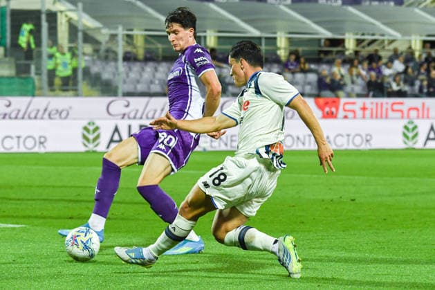 Fußball, Italien, AC Florenz - Atalanta Bergamo FOOTBALL - Serie A - ACF Fiorentina vs Atalanta BC Photo by IPA ABACAPRESS.COM84978787 - Giacomo Raspadori (Atalanta) thwarted by Giovanni Fabbian (Fiorentina) during ACF Fiorentina vs Atalanta BC, Italian soccer Serie A match in Florence, Italy, May 22 2026 Florence Italy  Copyright: xIPAxSport ABACAx