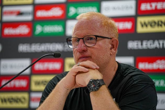 Deutschland: Fussball 2. Bundesliga Relegation 2025 - 2026 - Rot Weiss Essen vs SpVgg Greuther-Fürth - Stadion an der Hafenstraße (Essen): Heiko Vogel (Trainer, SpVgg Greuther Fürth) Pressekonferenz, Medien Copyright: xJOERANxSTEINSIEKx
