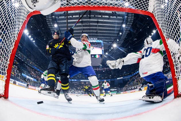 260522 Jacob Larsson of Sweden during the 2026 IIHF Ice hockey, Eishockey World Championship, WM, Weltmeisterschaft match between Sweden and Italy on May 22, 2026 in Fribourg. Photo: Jesper Zerman BILDBYRAN kod JZ JZ0726 ishockey ice hockey ishockey-vm 2026 vm 2026 iihf world championship sverige sweden italien italy bbeng Copyright: JESPERxZERMAN BB260522JZ153