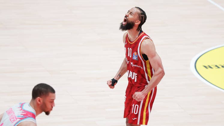 Im Bild: Jubel bei Davion Mintz (Wuerzburg Baskets, 10) 22.05.2026, Basketball, Fitness First Wuerzburg Baskets vs. Telekom Baskets Bonn, easyCredit BBL Playoffs, 3. Viertelfinale, Deutschland, 97072, tectake-Arena Wuerzburg, Copyright: HMBxMedia xJulienxBecker