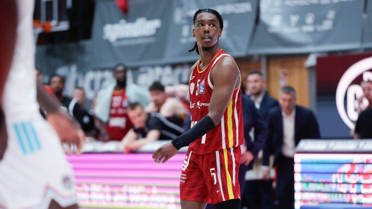 Im Bild: Marcus Carr(Wuerzburg Baskets, 5) ist nach seinem vergebenen Dreier zur Fuerhung sichtlich niedergeschlagen 22.05.2026, Basketball, Fitness First Wuerzburg Baskets vs. Telekom Baskets Bonn, easyCredit BBL Playoffs, 3. Viertelfinale, Deutschland, 97072, tectake-Arena Wuerzburg, Copyright: HMBxMedia xJulienxBecker