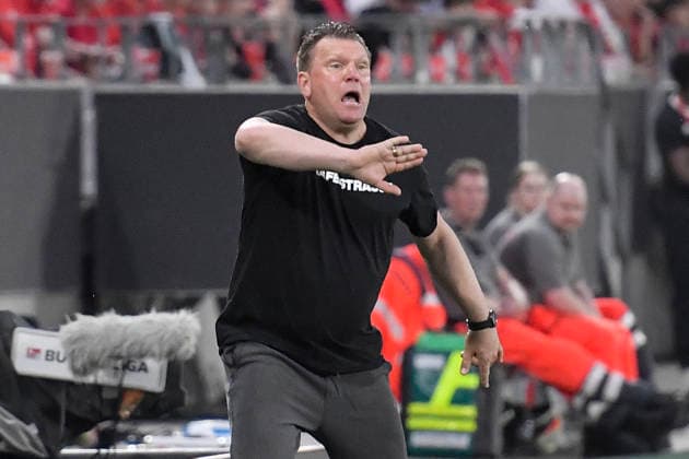 Uwe Koschinat (Essen) Gestik Geste gestikuliert 22.05.2026 ¢ Fussball ¢ Rot-Weiss Essen vs SpVgg Greuther Fuerth ¢ Relegation, Stadion Essen, Essen, DFB DFL REGULATIONS PROHIBIT ANY USE OF PHOTOGRAPHS AS IMAGE SEQUENCES AND OR QUASI-VIDEO