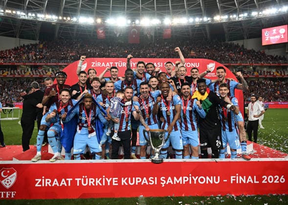 Trabzonspor v TUMOSAN Konyaspor - Turkish Cup Final ANTALYA, TURKIYE - MAY 22: Players of Trabzonspor celebrate victory with trophy after Turkish Cup final match between Trabzonspor and TUMOSAN Konyaspor at Corendon Airlines Park Antalya Stadium in Antalya, Turkiye on May 22, 2026. Hakan Nural Anadolu Antalya Turkey. Editorial use only. Please get in touch for any other usage.  Copyright: x2026xAnadoluxHakanxNuralx
