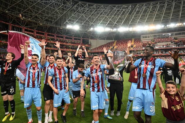 Trabzonspor v TUMOSAN Konyaspor - Turkish Cup Final ANTALYA, TURKIYE - MAY 22: Players of Trabzonspor celebrate victory with trophy after Turkish Cup final match between Trabzonspor and TUMOSAN Konyaspor at Corendon Airlines Park Antalya Stadium in Antalya, Turkiye on May 22, 2026. Hakan Nural Anadolu Antalya Turkey. Editorial use only. Please get in touch for any other usage.  Copyright: x2026xAnadoluxHakanxNuralx