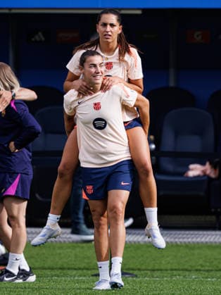 Francisca Kika Nazareth and Patri Guijarro seen during the FC Barcelona, Barca Femeni Official Training Session before UEFA Womens Champions League 2026 final (Maciej Rogowski Ball Raw Images) Oslo Ullevaal Stadion Norway Copyright: xMaciejxRogowskix maciejrogowski_22052026_fcbarcelona-63