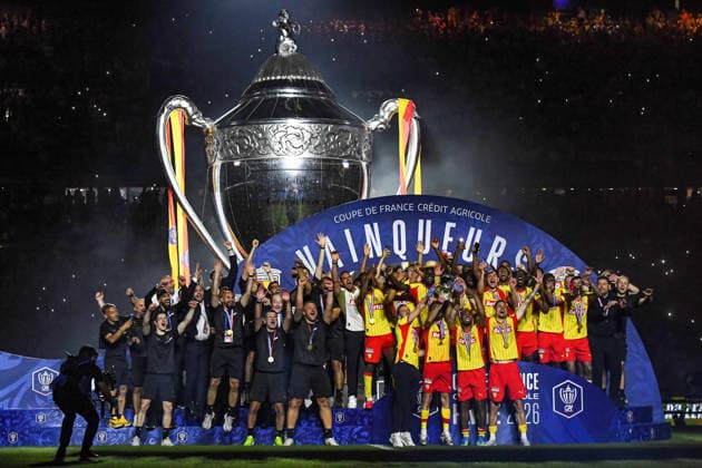 FOOTBALL : RC Lens vs OGC Nice - Coupe de France - Finale - 22 05 2026 Le RC Lens Soulevant le trophÃ e de la Coupe de France Saint DenisFrance  Copyright: xBaptistexAutissierx