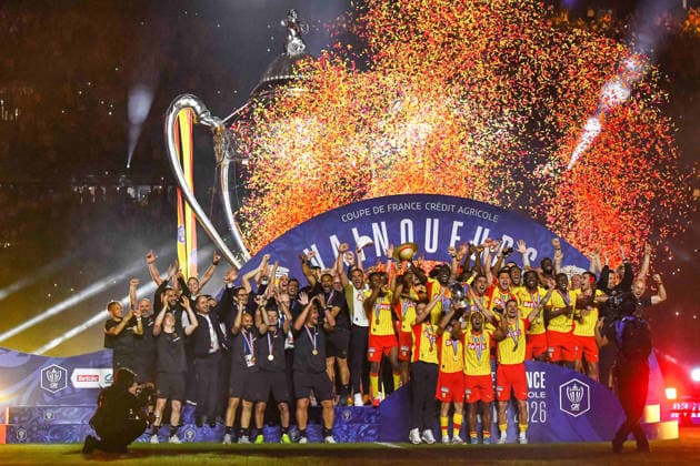 FOOTBALL : RC Lens vs OGC Nice - Coupe de France - Finale - 22 05 2026 Le RC Lens Soulevant le trophÃ e de la Coupe de France Saint DenisFrance  Copyright: xBaptistexAutissierx