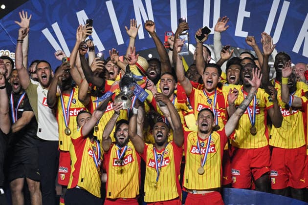 French Cup - RC Lens wins over OGC Nice FA RC Lens’ players celebrate their win over during OGC Nice after the French Cup final football match at the Stade de France in Paris on May 22, 2026. Photo by Firas Abdullah ABACAPRESS.COM Paris Ile-de-France France  Copyright: xAbdullahxFiras ABACAx