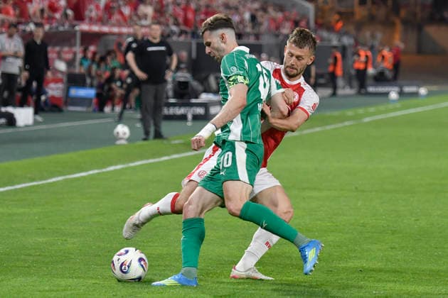 v. li. im Zweikampf Branimir Hrgota (Fuerth 10) Torben Müsel Muesel (Essen 26) 22.05.2026 ¢ Fussball ¢ Rot-Weiss Essen vs SpVgg Greuther Fuerth ¢ Relegation, Stadion Essen, Essen, DFB DFL REGULATIONS PROHIBIT ANY USE OF PHOTOGRAPHS AS IMAGE SEQUENCES AND OR QUASI-VIDEO