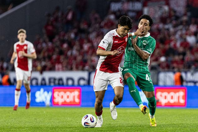 2.Bundesliga, Relegation: Rot-Weiss Essen - SpVgg Greuther Fürth; 22.05.2026 Kaito Mizuta (Rot-Weiss Essen, 24), Sayfallah Ltaief (SpVgg Greuther Fürth, 47) 2.Bundesliga, Relegation: Rot-Weiss Essen - SpVgg Greuther Fürth; Stadion an der Hafenstraße, Essen; 22.05.2026 DFL DFB regulations prohibit any use of photographs as image sequences and or quasi video. Copyright: xBEAUTIFULxSPORTS Buriakovx