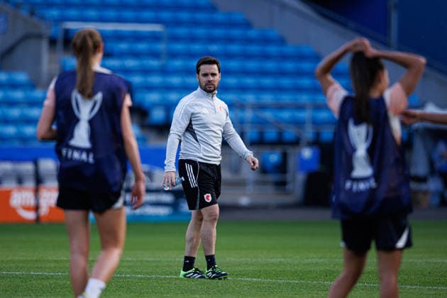 Jonatan Giraldez seen during the OL Lyonnes Official Training Session before UEFA Womens Champions League 2026 final (Maciej Rogowski Ball Raw Images) Oslo Ullevaal Stadion Norway Copyright: xMaciejxRogowskix maciejrogowski_22_05_2026_lyoness-57