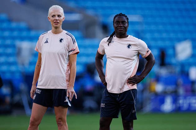 Sofie Svava and Tabitha Chawinga seen during the OL Lyonnes Official Training Session before UEFA Womens Champions League 2026 final (Maciej Rogowski Ball Raw Images) Oslo Ullevaal Stadion Norway Copyright: xMaciejxRogowskix maciejrogowski_22_05_2026_lyoness-89