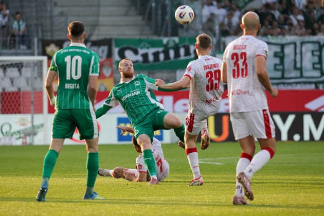 22.05.2026, xgrfx, Fussball 2.Bundesliga Relegation, Rot-Weiss Essen - SpVgg Greuther Fürth v.l Paul Will (Greuther Fürth), Gianluca Swajkowski (Rot-Weiß Essen) (DFL DFB REGULATIONS PROHIBIT ANY USE OF PHOTOGRAPHS as IMAGE SEQUENCES and or QUASI-VIDEO) Essen