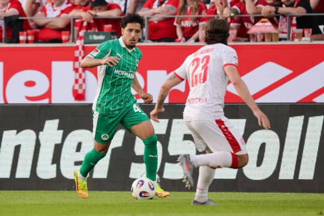 22.05.2026, xgrfx, Fussball 2.Bundesliga Relegation, Rot-Weiss Essen - SpVgg Greuther Fürth v.l Sayfallah Ltaief (Greuther Fürth), Jose-Enrique Rios Alonso (Rot-Weiß Essen) (DFL DFB REGULATIONS PROHIBIT ANY USE OF PHOTOGRAPHS as IMAGE SEQUENCES and or QUASI-VIDEO) Essen