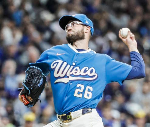 Milwaukee Brewers relief pitcher Aaron Ashby throws in the seventh inning of the MLB, Baseball Herren, USA game between the Los Angeles Dodgers and the Milwaukee Brewers at American Family Field in Milwaukee, Wisconsin on Friday, May 22, 2026.  MIL20260522840 TANNENxMAURY