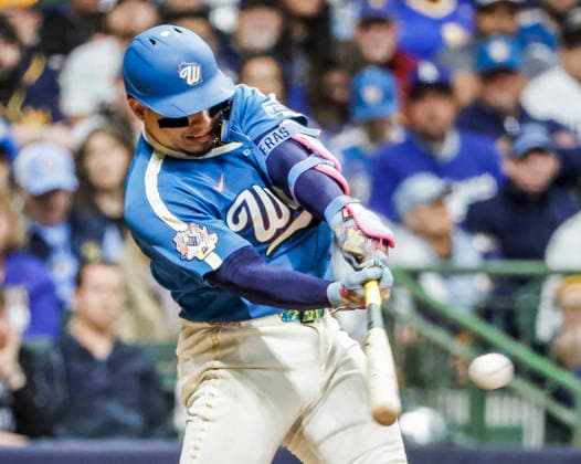 Milwaukee Brewers catcher William Contreras hits a single in the seventh inning of the MLB, Baseball Herren, USA game between the Los Angeles Dodgers and the Milwaukee Brewers at American Family Field in Milwaukee, Wisconsin on Friday, May 22, 2026.  MIL20260522841 TANNENxMAURY