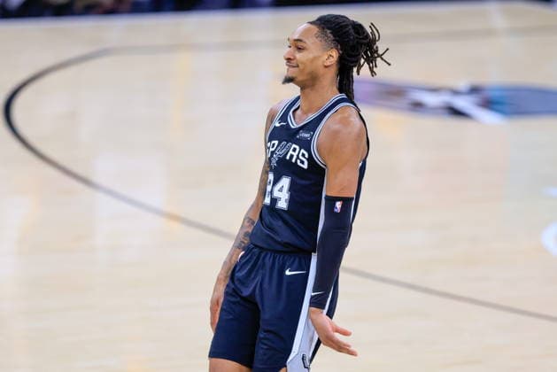 NBA, Basketball Herren, USA West Conference Finals Game 3 - Oklahoma City Thunder vs San Antonio Spurs San Antonio Spurs guard Devin Vassell reacts after making a basket during Game 3 of the NBA Western Conference Finals between the San Antonio Spurs and the Oklahoma City Thunder in San Antonio, USA, 22 May 2026. San Antonio United States  Copyright: xADAMxDAVISx