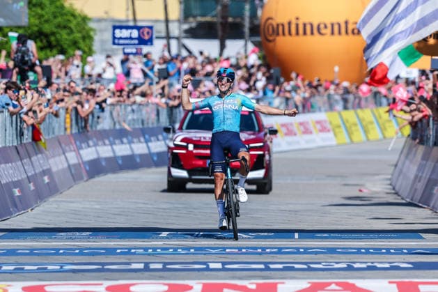 109th Giro d Italia 2026 - Stage 13 a 189km stage from Alessandria to Verbania - 22 05 2026 Alberto Bettiol of Italy (XDS Astana Team) celebrates at finish line as stage winner during the 109th Giro d Italia 2026, Stage 13 a 189km stage from Alessandria to Verbania Verbania Italy Copyright: xFabrizioxCarabellix xSOPAxImagesx 20260522R3FC0165_AlbertoBettiol