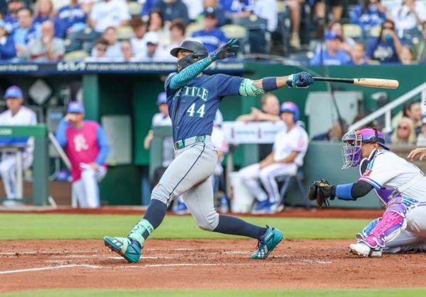 MLB, Baseball Herren, USA 2026: Mariners Vs Royals May 22 MAY 22, 2026: Seattle Mariners center fielder Julio RodroÂ­guez (44) hits a single in the 3rd inning against the Kansas City Royals at Kauffman Stadium in Kansas City, MO. Roman Puno CSM (Credit Image: Â Roman Puno Cal Media) Kansas City Missouri United States EDITORIAL USE ONLY Copyright: xx ZUMA-20260522_zma_c04_071.jpg RomanxPunox csmphotothree491408