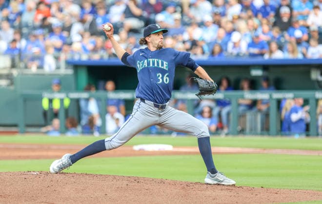 MAY 22, 2026: Seattle Mariners starting pitcher Logan Gilbert (36) throws a pitch in the 1st inning against the Kansas City Royals at Kauffman Stadium in Kansas City, MO. CSM MLB, Baseball Herren, USA 2026: Mariners Vs Royals May 22  - ZUMAc04_ 20260522_zma_c04_057 Copyright: xRomanxPunox