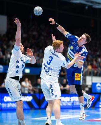 DAIKIN HBL HANDBALL HERREN 1. BL 32. SPIELTAG THSV EISENACH - TBV LEMGO LIPPE ** NUR FÜR REDAKTIONELLE ZWECKE ** EDITORIAL USE ONLY **<p>22 05 2026-Eisenach: DAIKIN HBL Handball 1. Bundesliga Herren Saison 2025 - 2026 32. Spieltag Werner Assmann Halle ThSV Eisenach - TBV Lemgo Lippe im Foto: Oskar Joelsson 3 (ThSV Eisenach) im Zweikampf mit Nicolai Theilinger 3 (TBV Lemgo Lippe) ( Deutschland Thüringen Eisenach Copyright: SaschaxFromm