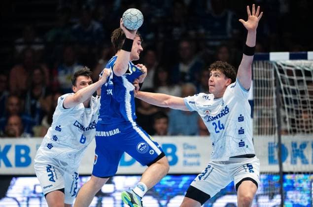 DAIKIN HBL HANDBALL HERREN 1. BL 32. SPIELTAG THSV EISENACH - TBV LEMGO LIPPE ** NUR FÜR REDAKTIONELLE ZWECKE ** EDITORIAL USE ONLY **<p>22 05 2026-Eisenach: DAIKIN HBL Handball 1. Bundesliga Herren Saison 2025 - 2026 32. Spieltag Werner Assmann Halle ThSV Eisenach - TBV Lemgo Lippe im Foto: Felix Aellen 22 (ThSV Eisenach) im Zweikampf mit JoÃ«l Willecke 24 (TBV Lemgo Lippe) und Frederik Simak 8 (TBV Lemgo Lippe) ( Deutschland Thüringen Eisenach Copyright: SaschaxFromm